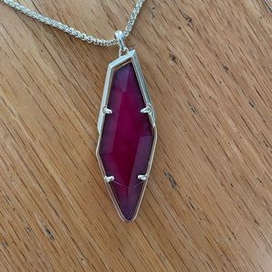 Kendra Scott maroon pendant necklace. Adjustable length.
